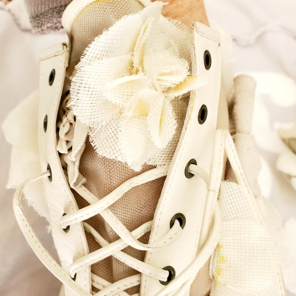 Donald j pliner. White high heels size 9 1/2M - Picture 9 of 11